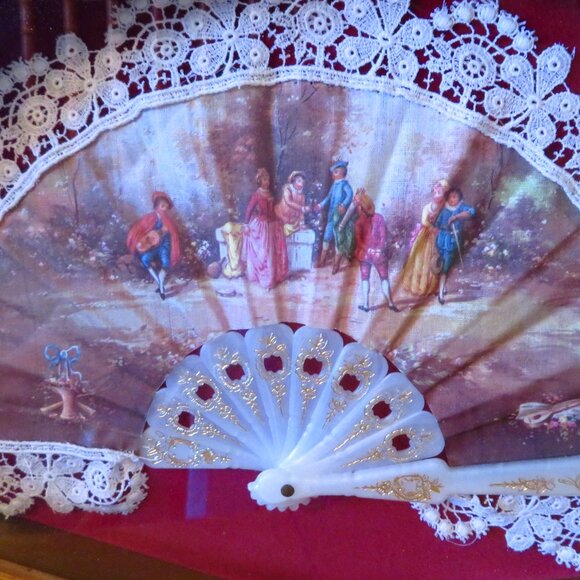 Collectable Vintage Hand Painted Hand Fan Framed red velvet lace lover scene - Picture 2 of 11